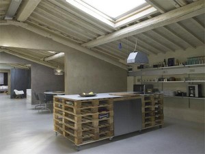 Shipping-Pallet-Loft-in-Florence-2